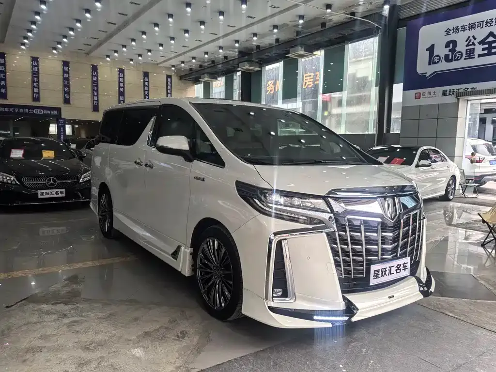 Toyota Alphard — фото 10