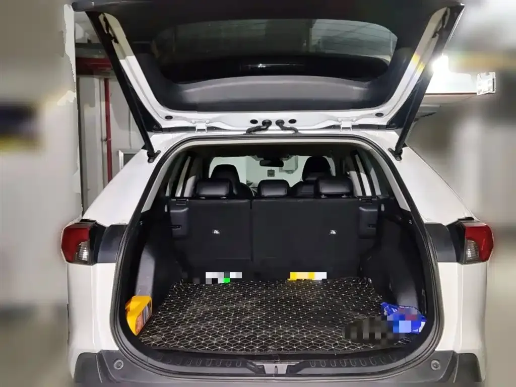 Toyota RAV4 — фото 10