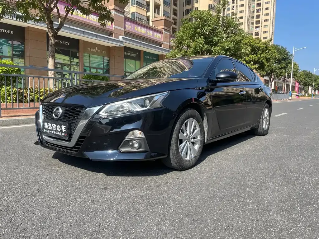 Nissan Teana — фото 1