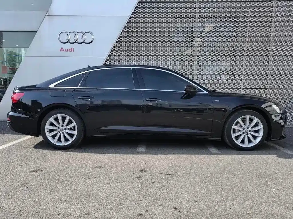 Audi A6L — фото 7