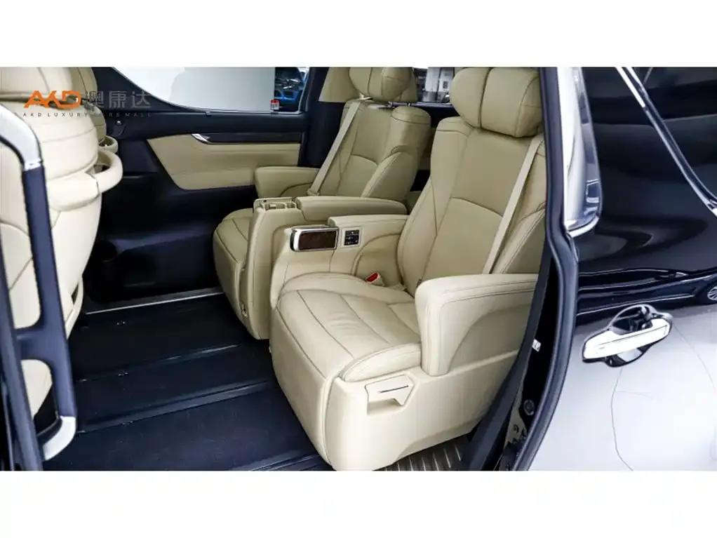 Toyota Alphard — фото 6