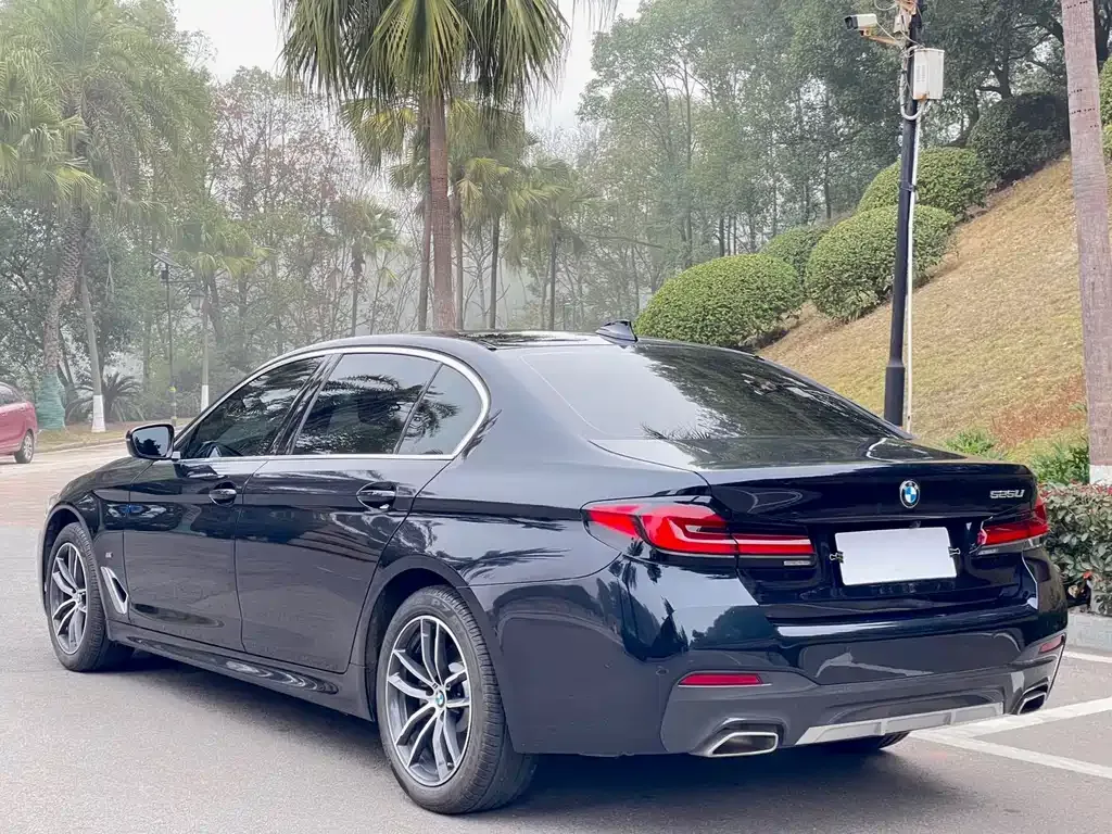 BMW 5 Series — фото 4