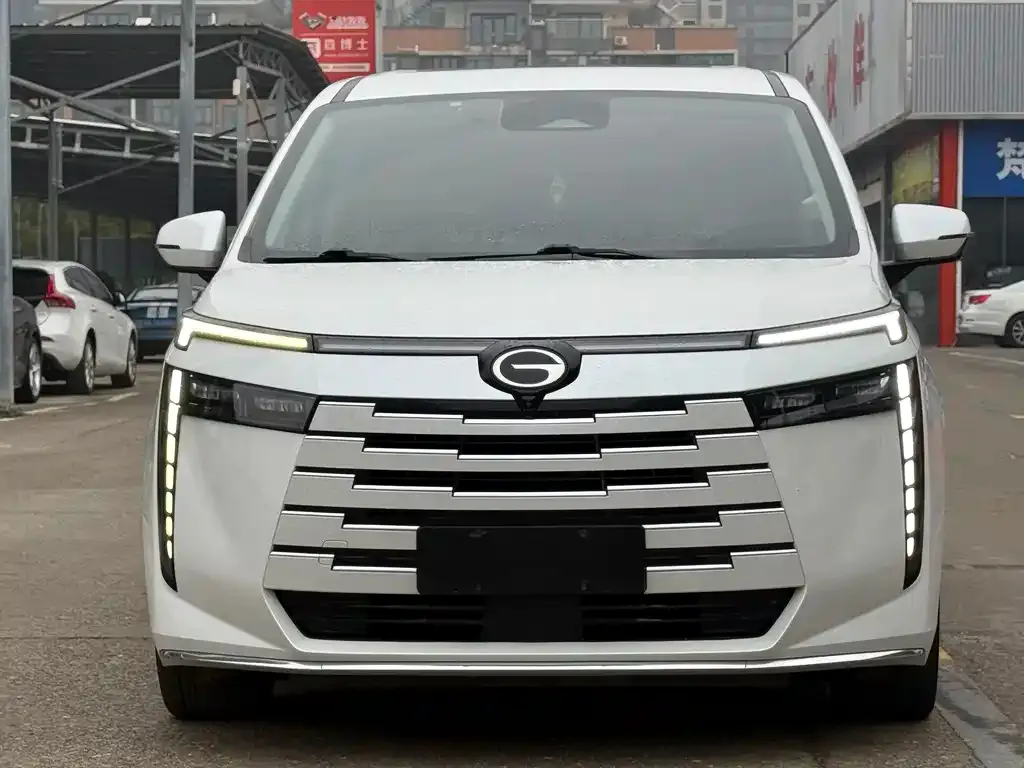 GAC Motor E8 Hybrid — фото 2