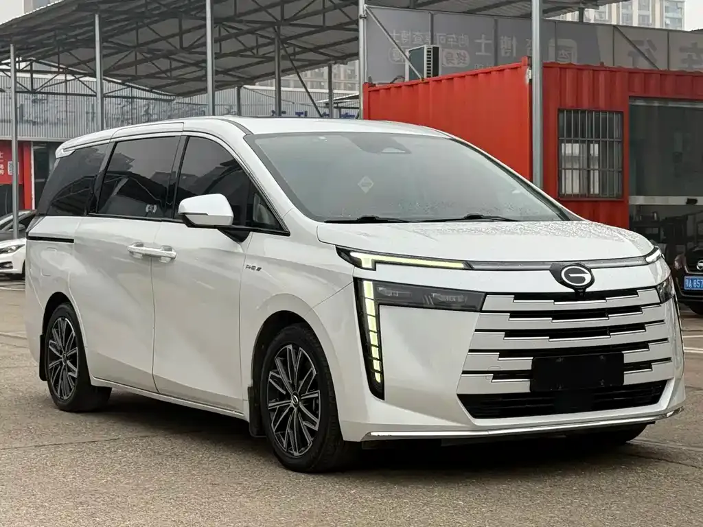 GAC Motor E8 Hybrid — фото 6
