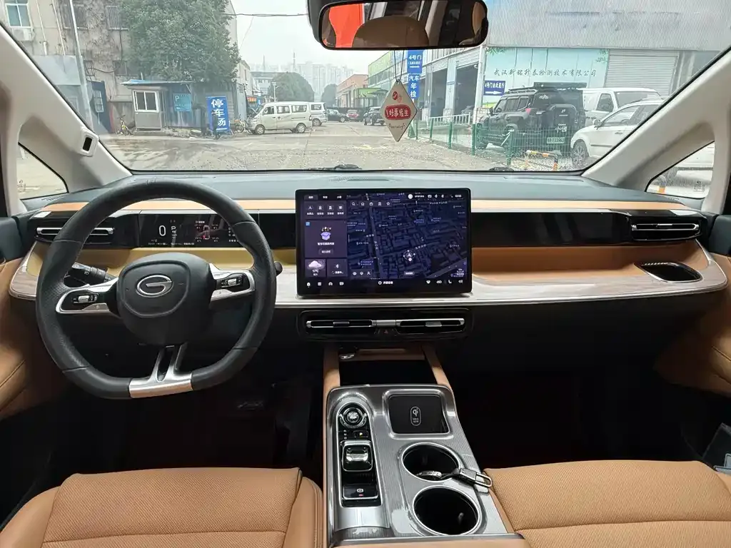 GAC Motor E8 Hybrid — фото 3