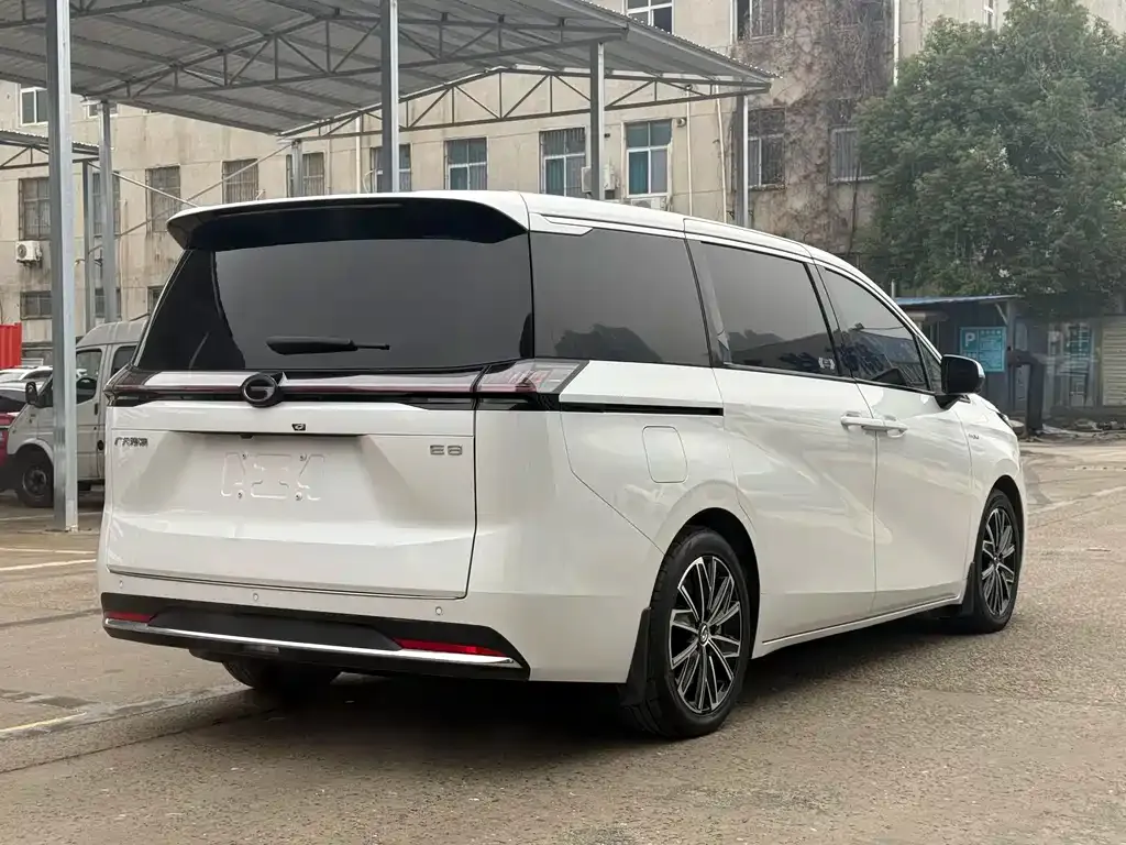 GAC Motor E8 Hybrid — фото 9