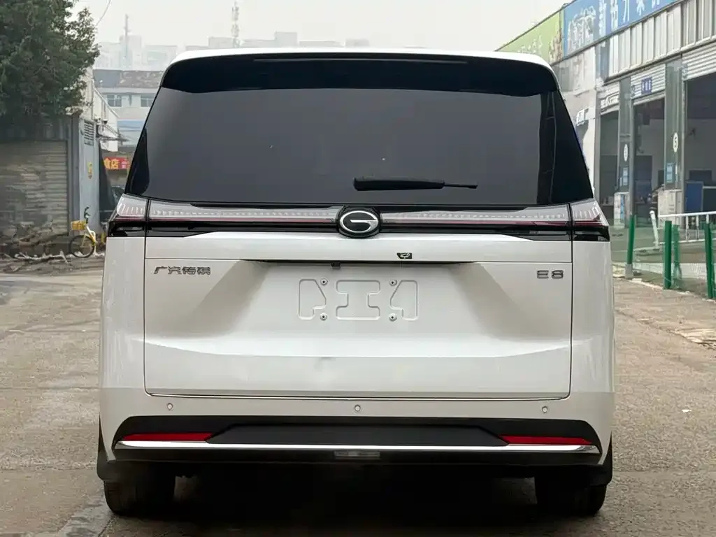 GAC Motor E8 Hybrid — фото 4