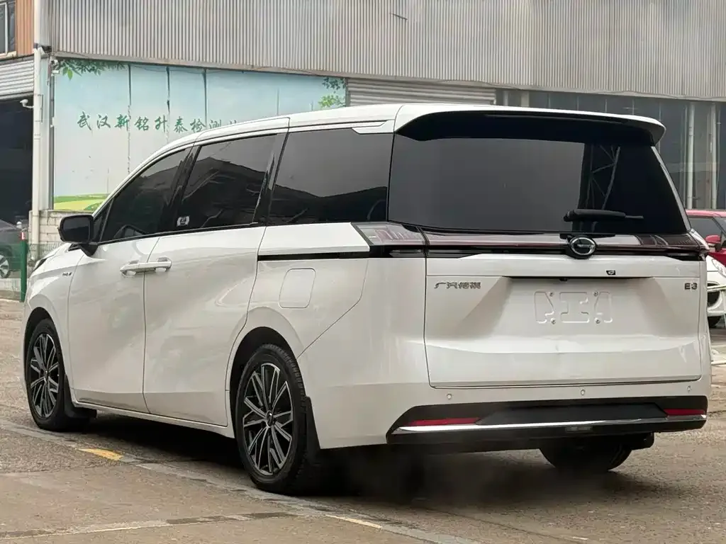 GAC Motor E8 Hybrid — фото 5
