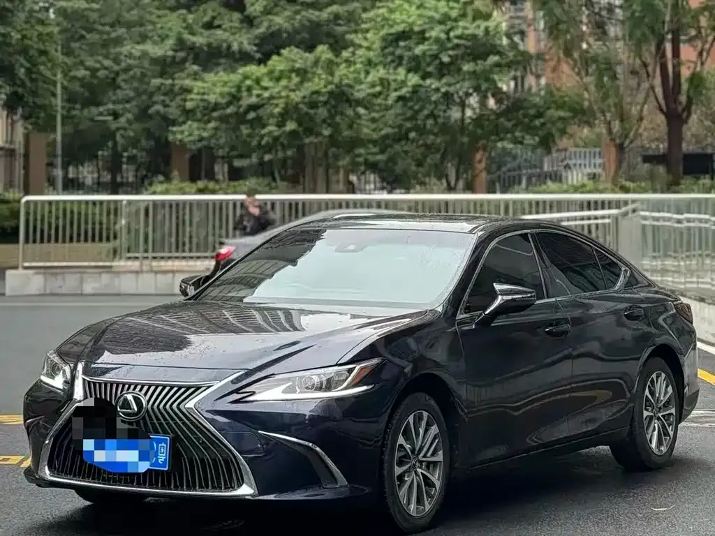 Lexus ES — фото 1