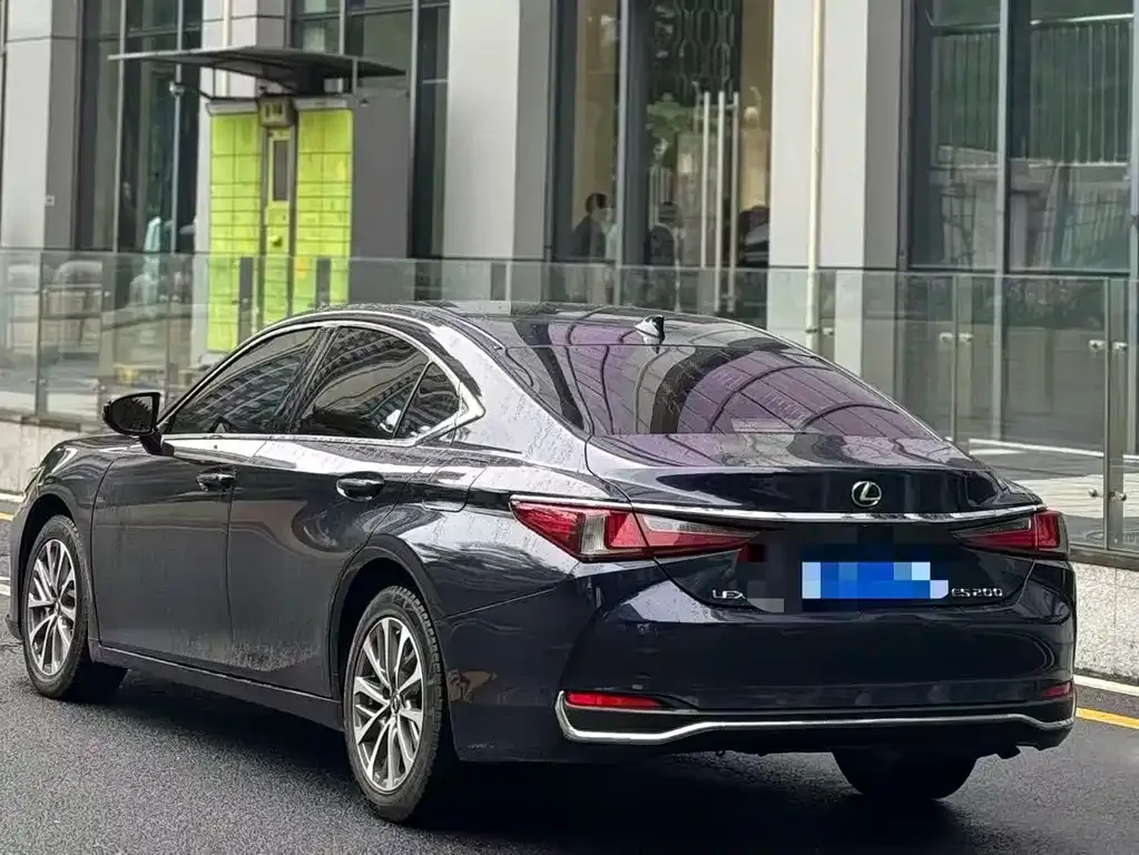Lexus ES — фото 8