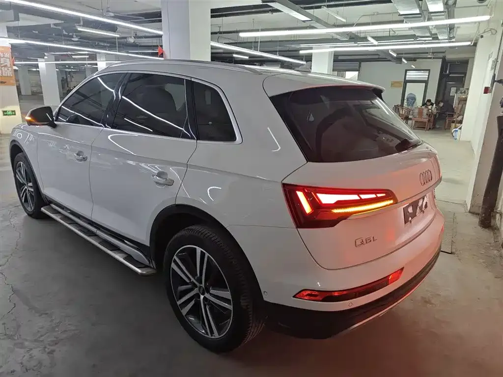 Audi Q5L — фото 7