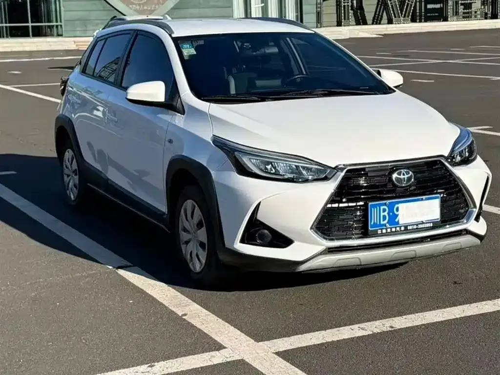 Toyota Yaris L — фото 8