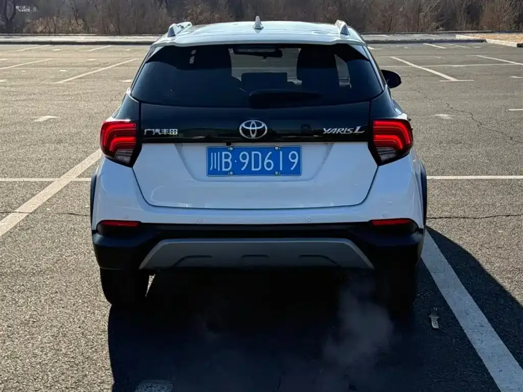 Toyota Yaris L — фото 3
