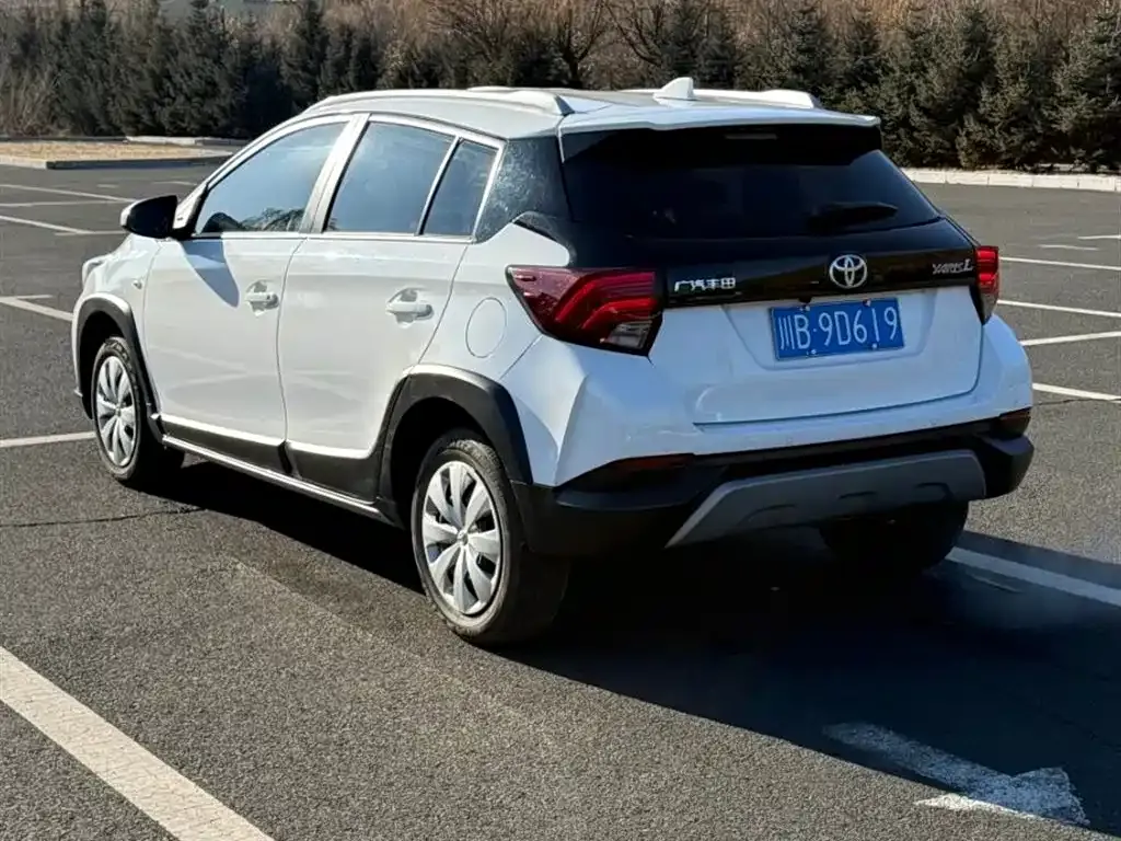 Toyota Yaris L — фото 7