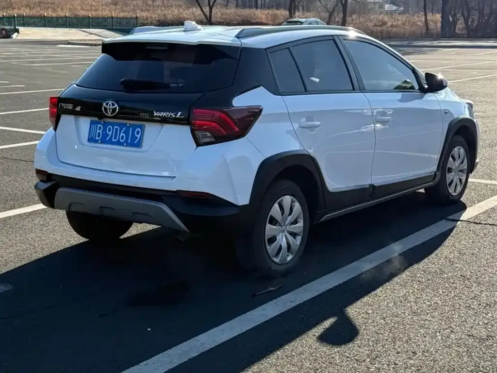 Toyota Yaris L — фото 2