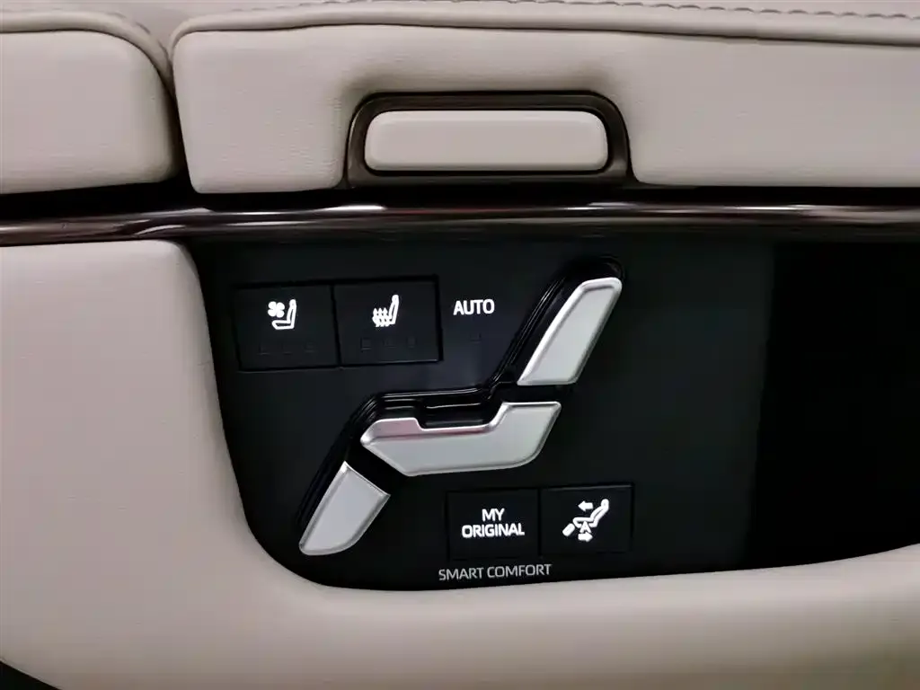 Toyota Vellfire — фото 6