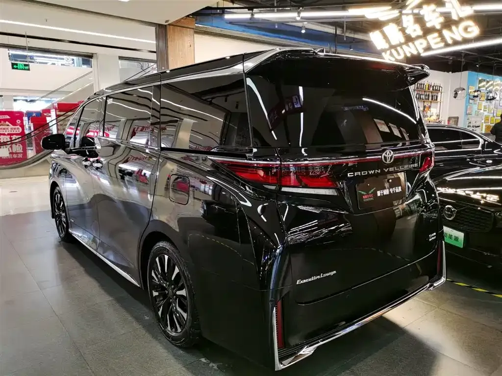 Toyota Vellfire — фото 2