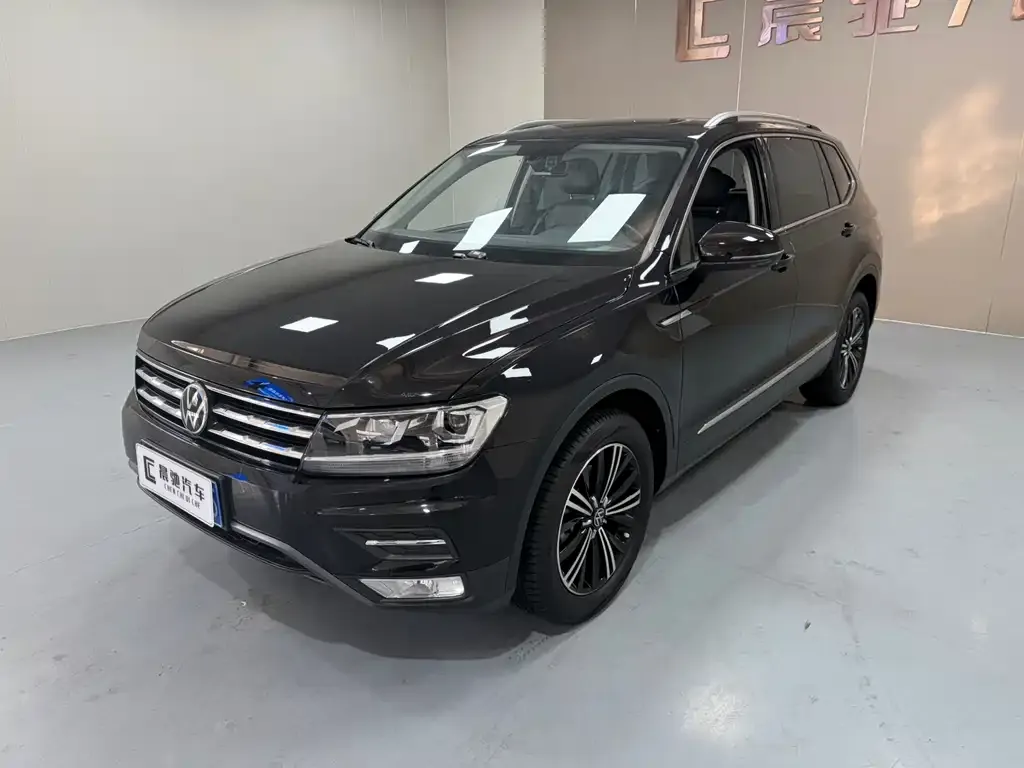 Volkswagen Tiguan L — фото 1