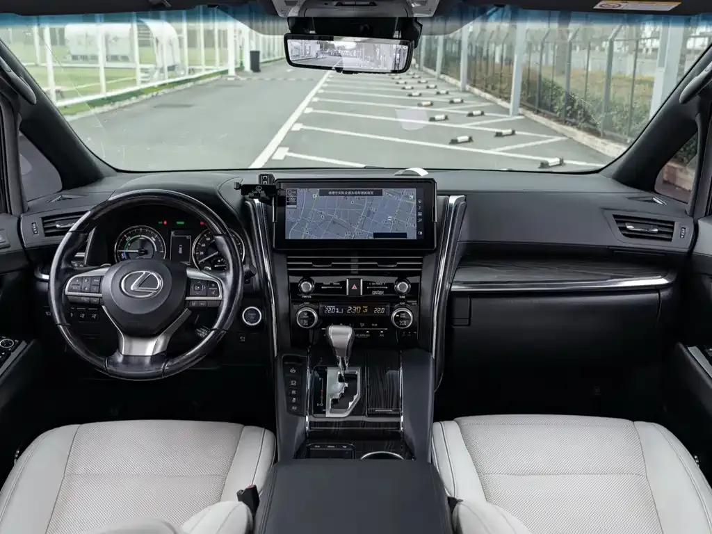 Lexus LM — фото 8