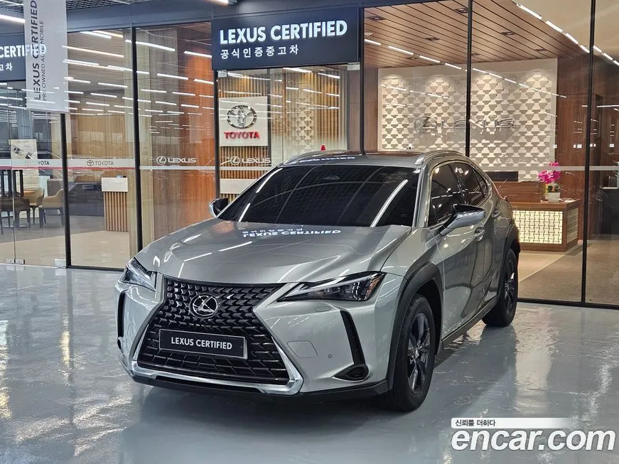 Lexus UX — фото 1