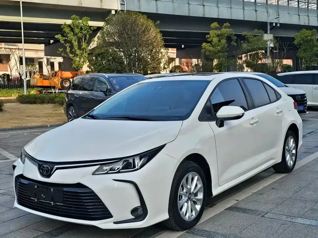 Toyota Corolla — фото 1