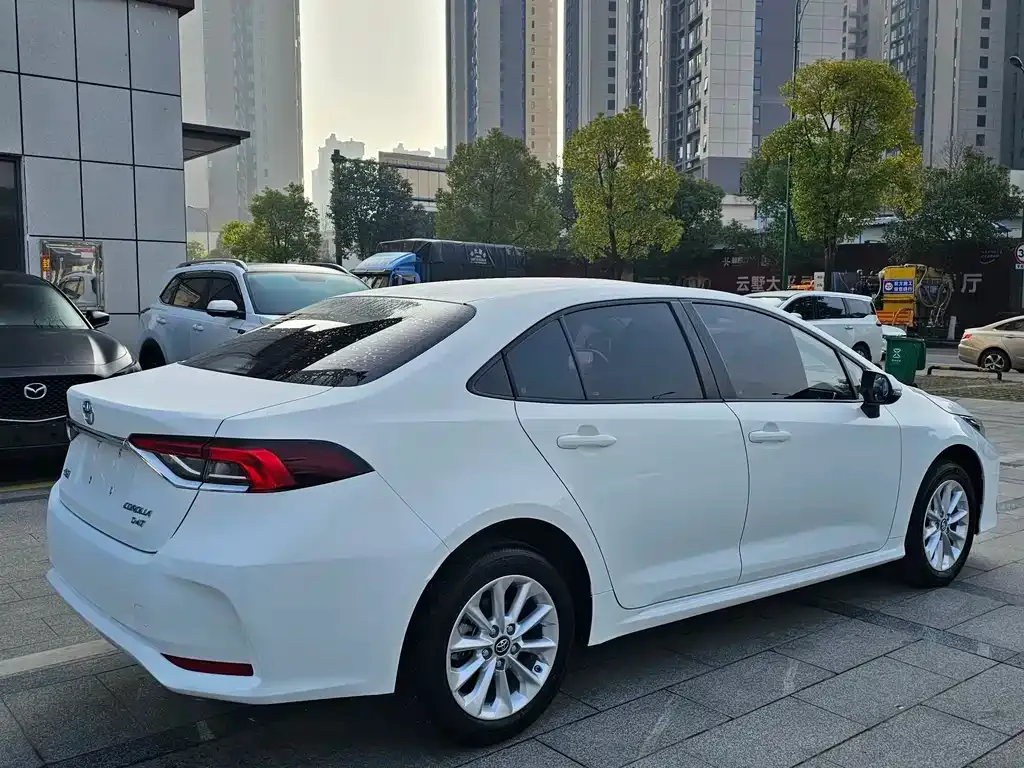 Toyota Corolla — фото 9
