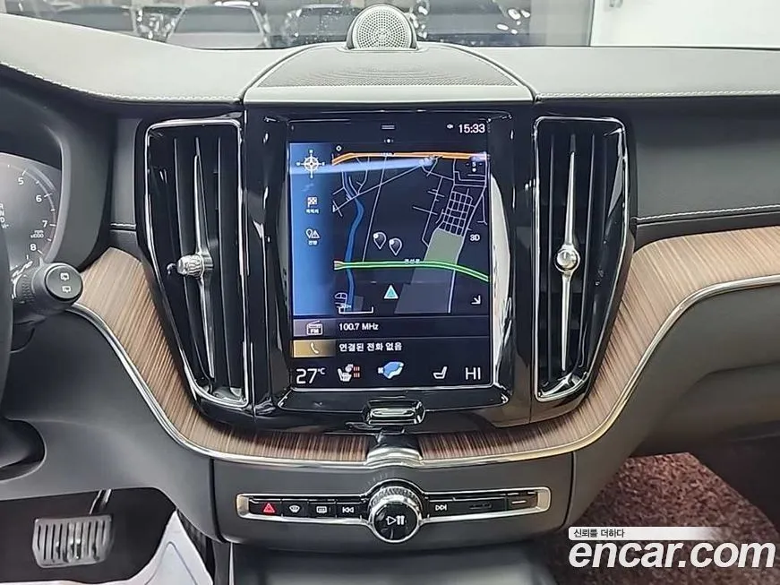 Volvo XC60 — фото 10