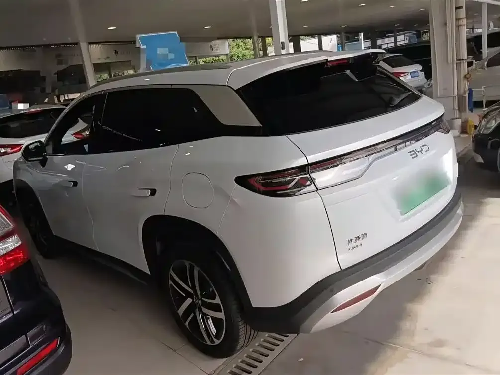 BYD L DM-i — фото 8