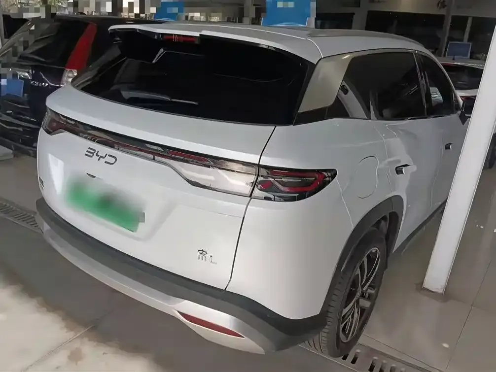 BYD L DM-i — фото 7