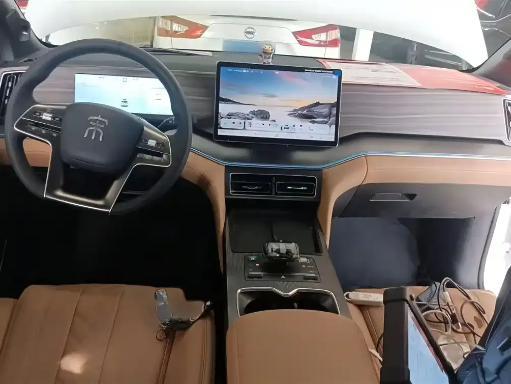 BYD L DM-i — фото 10