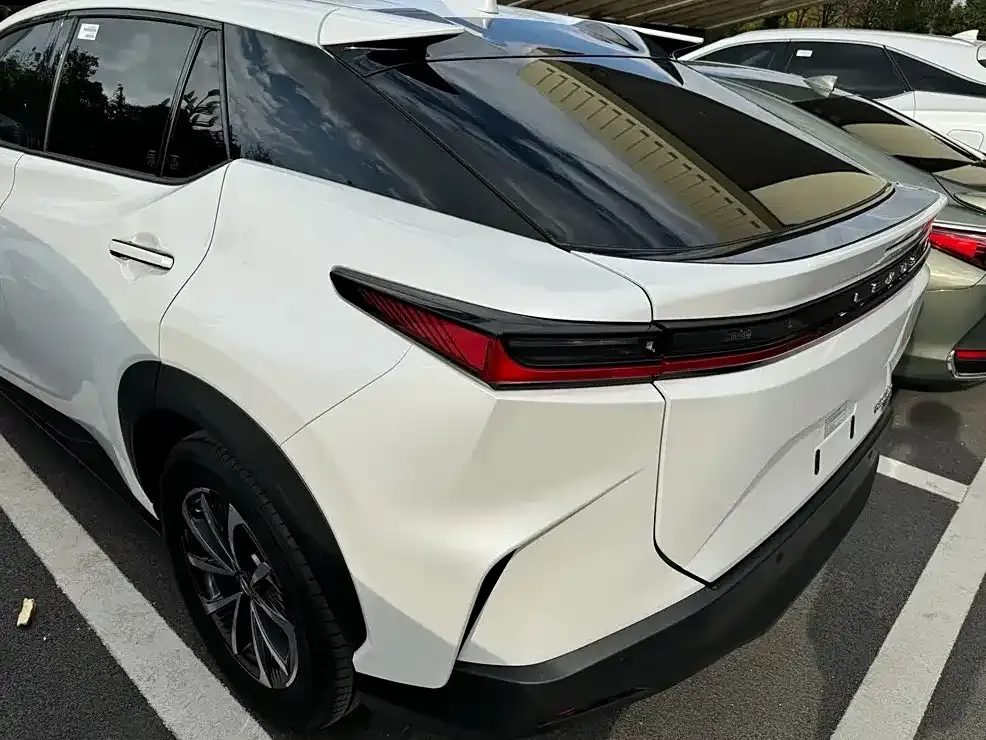 Lexus RZ — фото 2