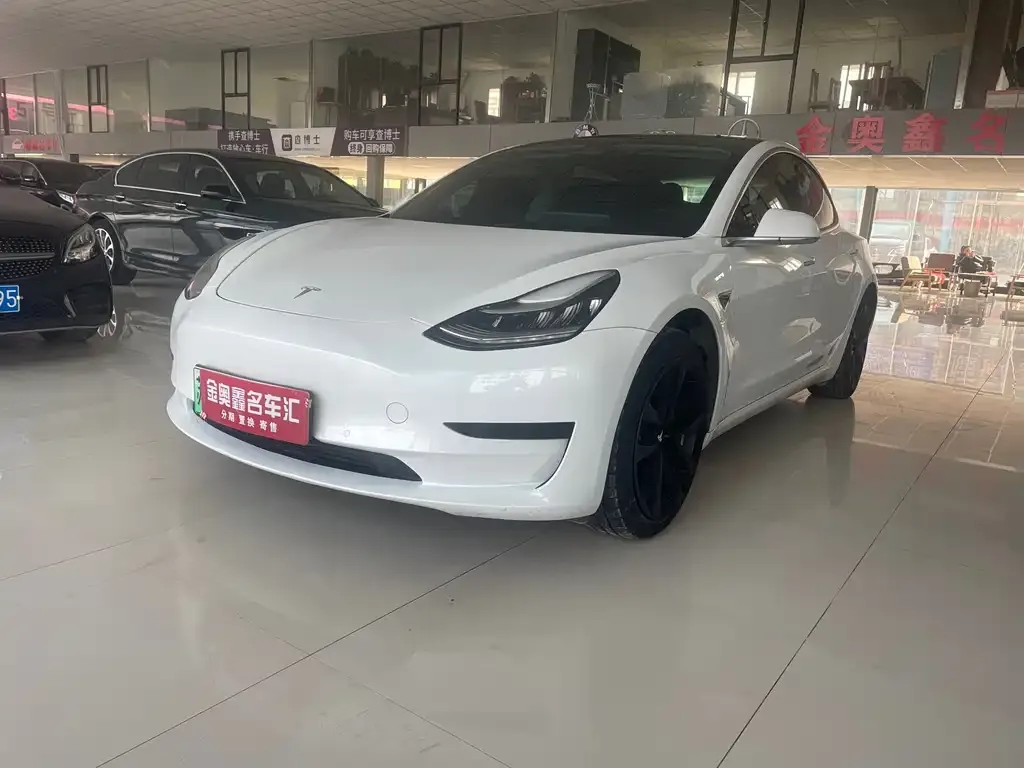 Tesla Model 3 — фото 1