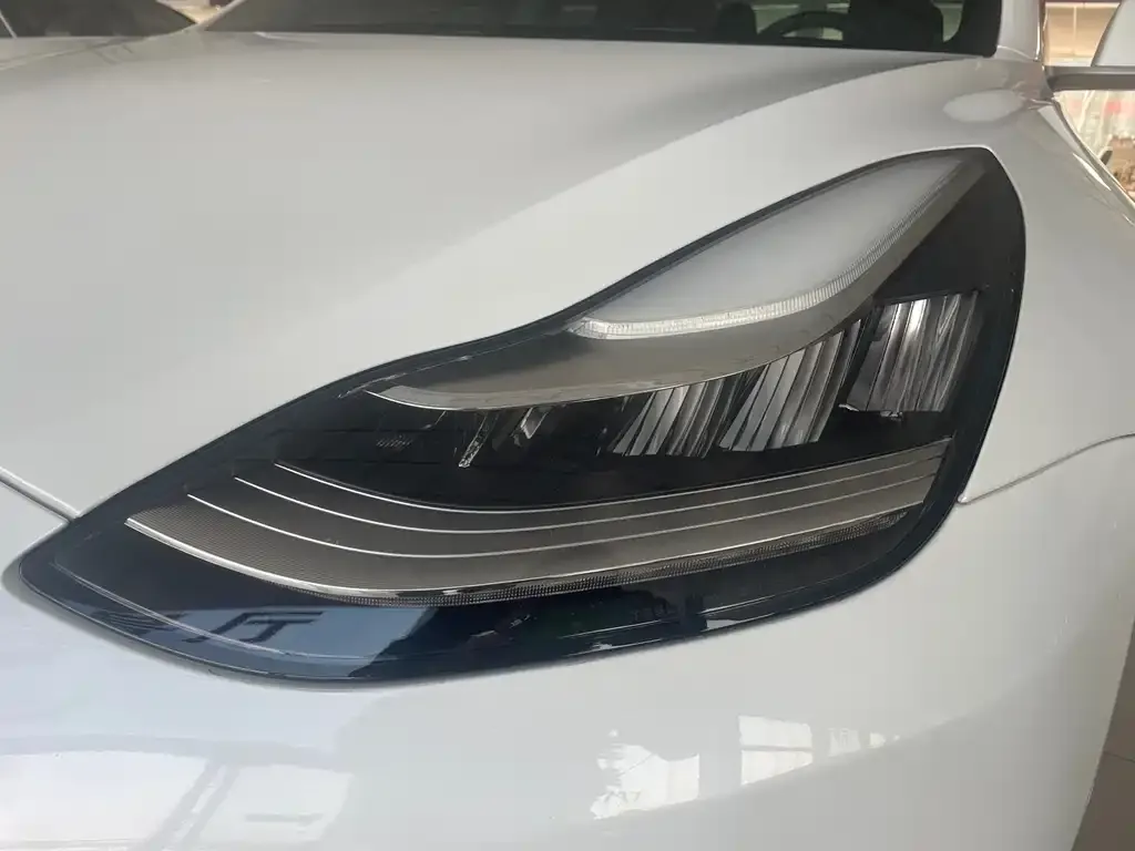 Tesla Model 3 — фото 4