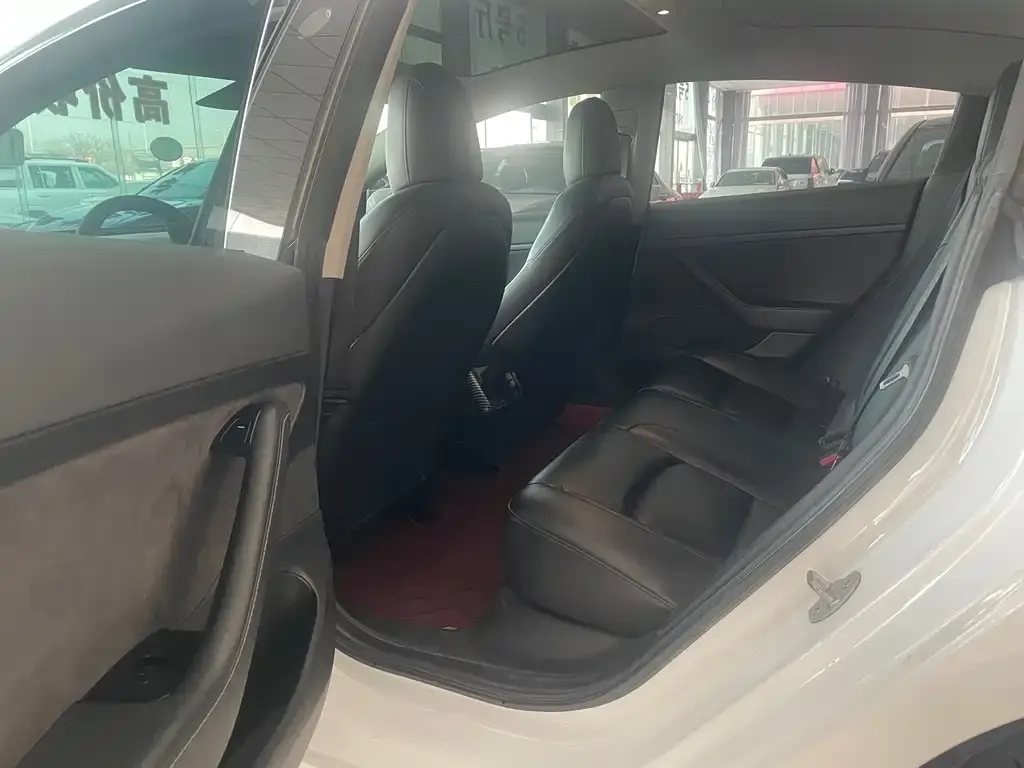Tesla Model 3 — фото 6