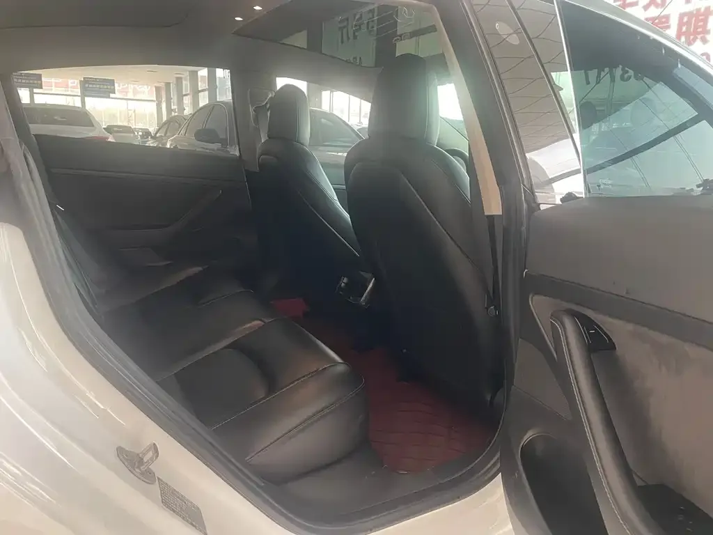 Tesla Model 3 — фото 2