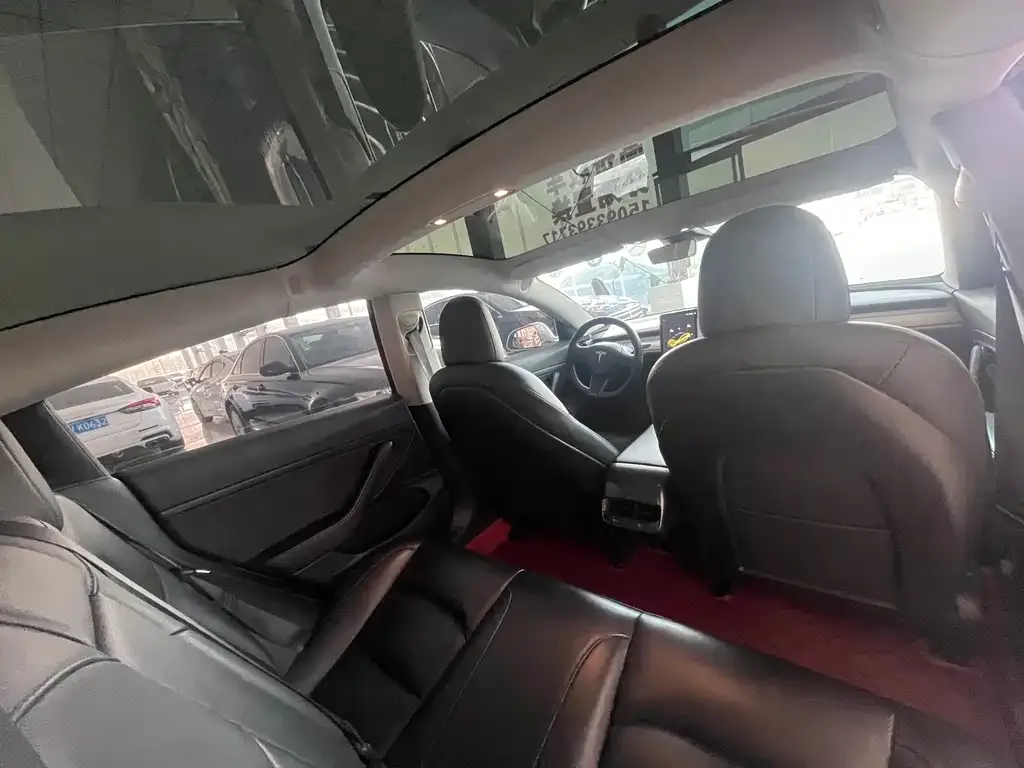 Tesla Model 3 — фото 10