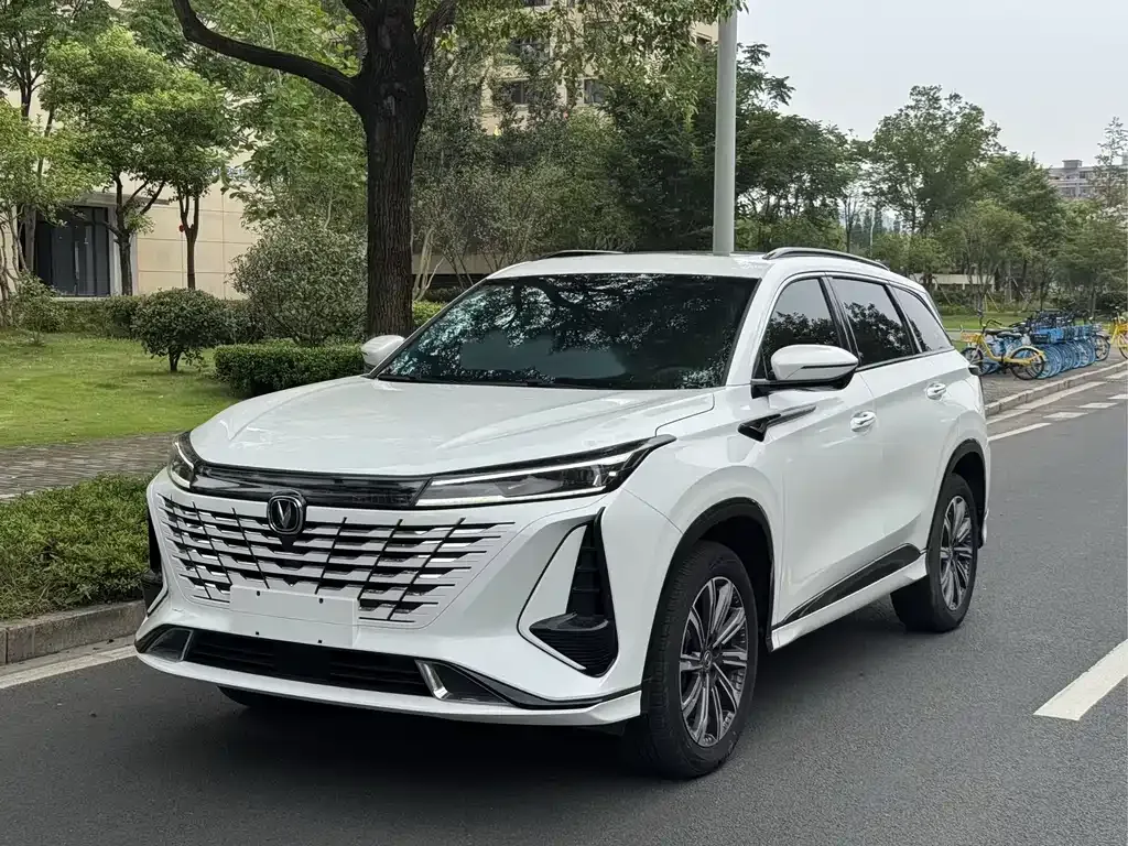 Changan CS75PLUS — фото 1