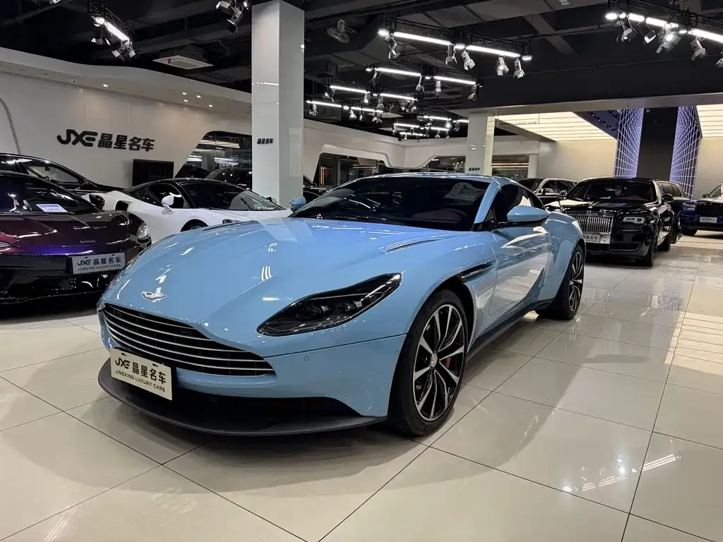 Aston Martin DB11 — фото 1