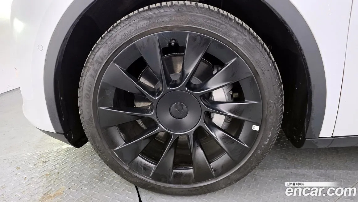 Tesla Model Y — фото 6