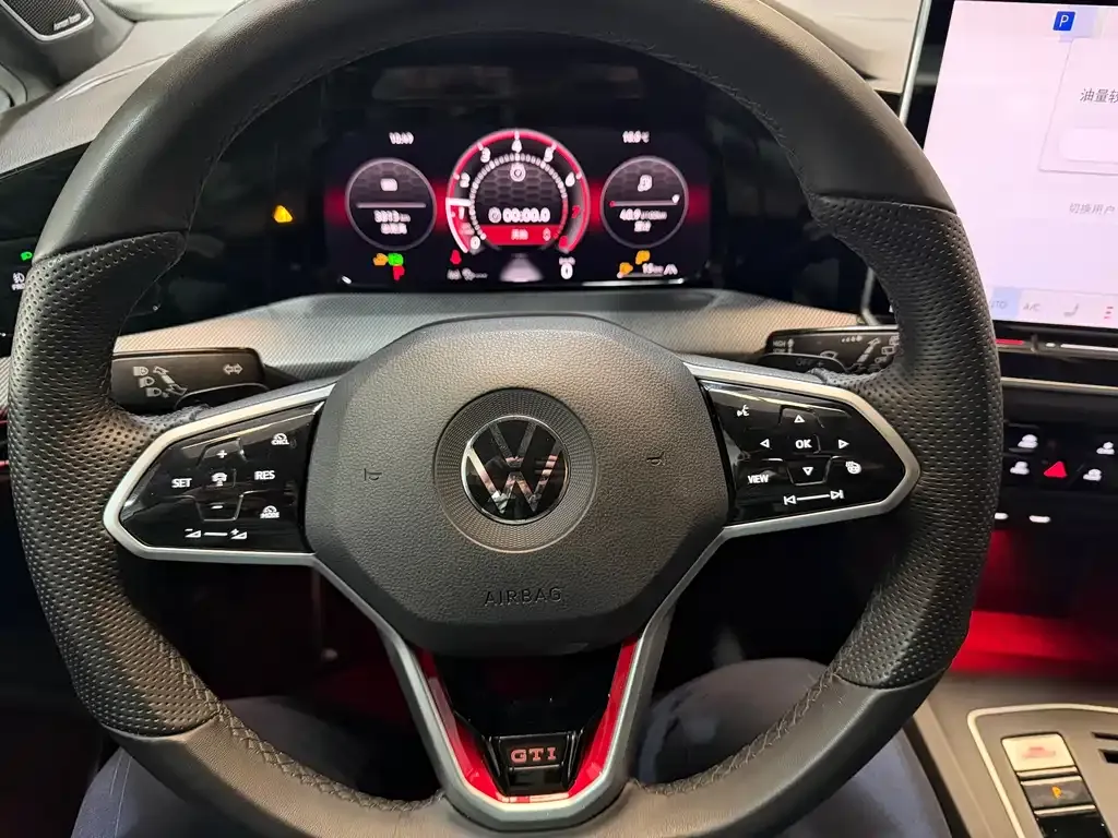 Volkswagen Golf GTI — фото 9
