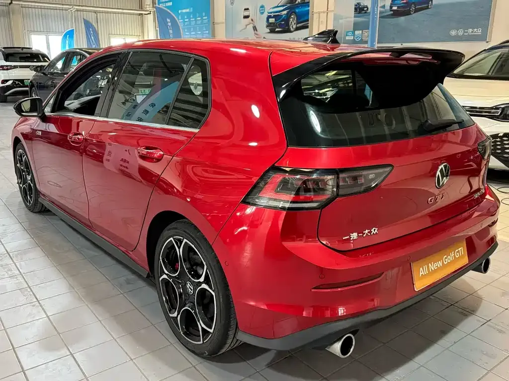 Volkswagen Golf GTI — фото 6