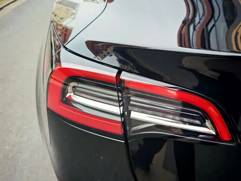 Tesla Model 3 — фото 3