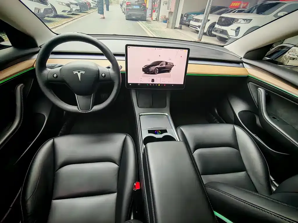 Tesla Model 3 — фото 2