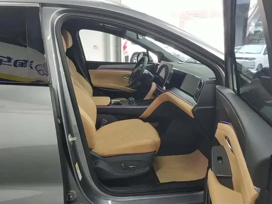 BYD L DM-i — фото 9