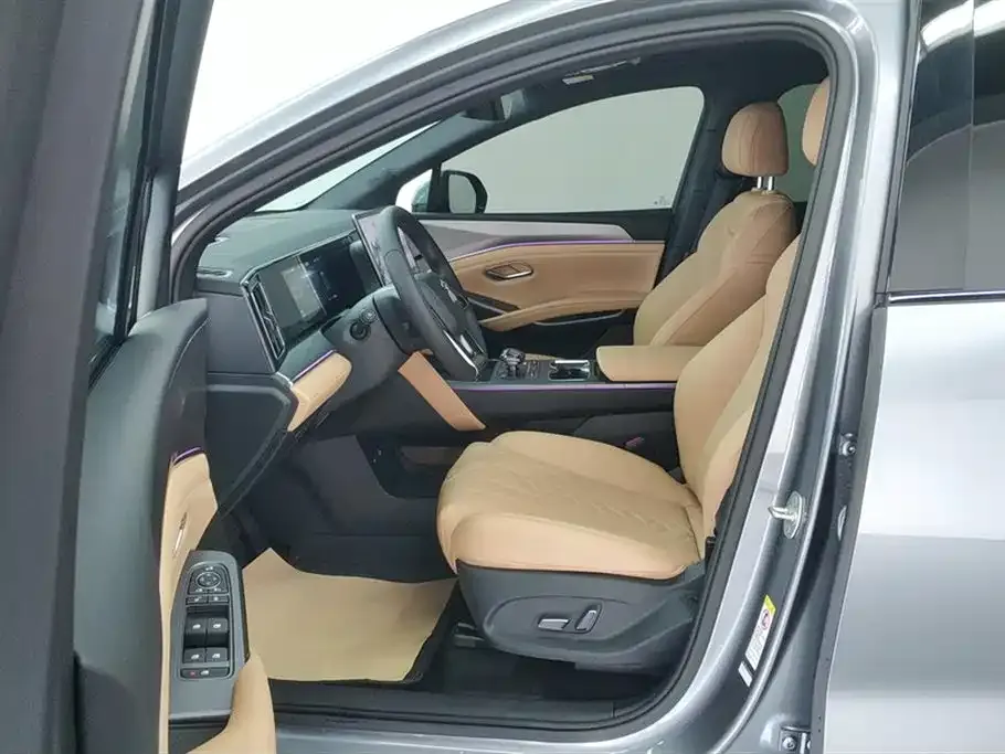 BYD L DM-i — фото 8