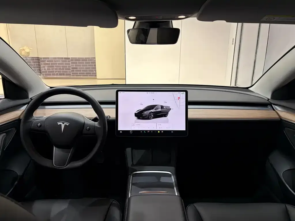 Tesla Model 3 — фото 2