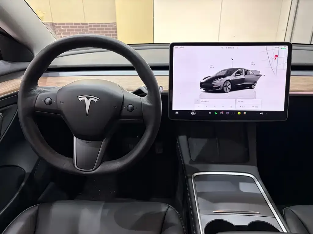 Tesla Model 3 — фото 3