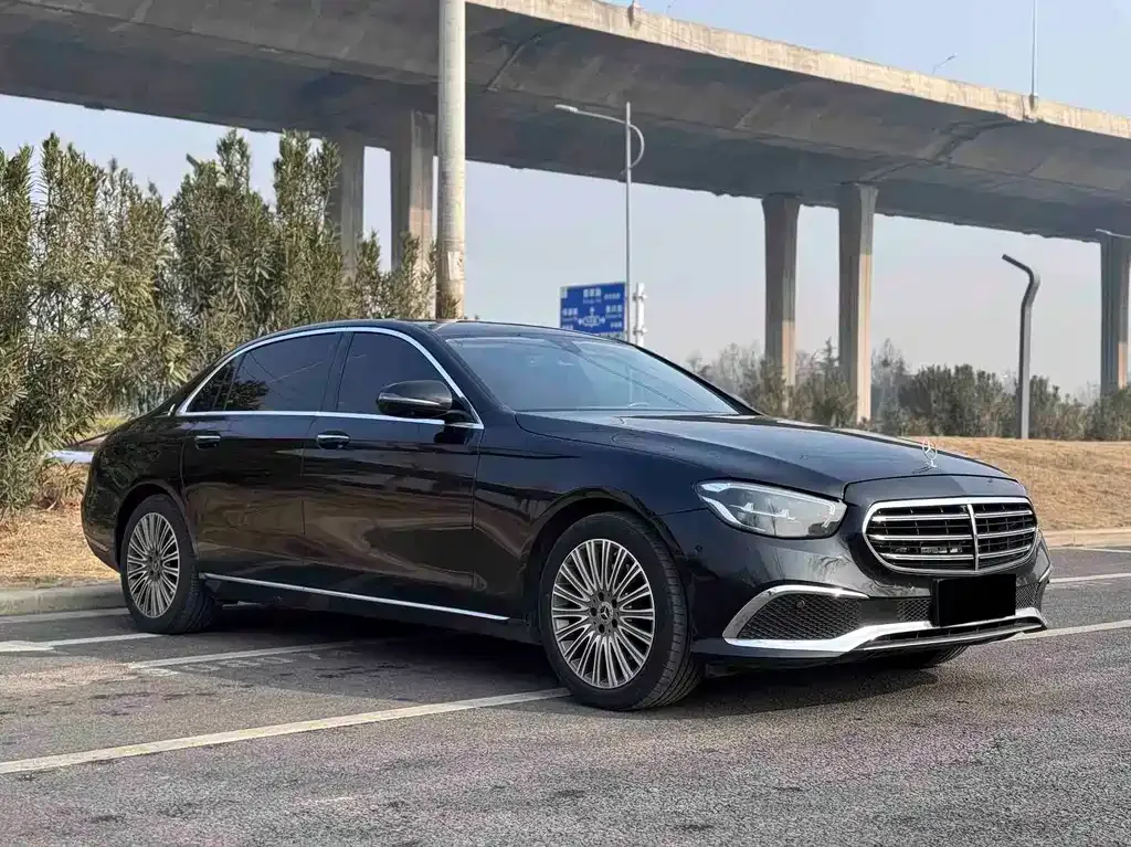 Mercedes-Benz E-Class — фото 4