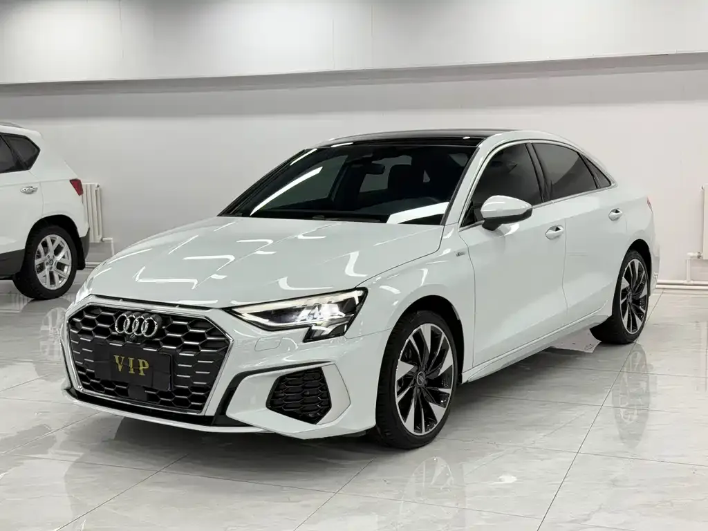 Audi A3 — фото 1