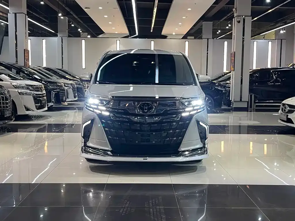 Toyota Alphard — фото 5